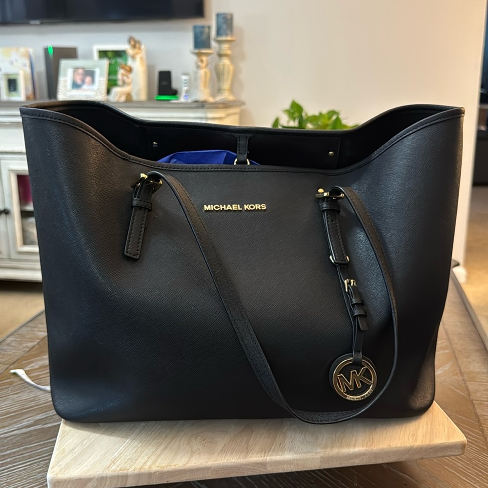Michael Kors Jet Set Travel Saffiano Leather Tote in black